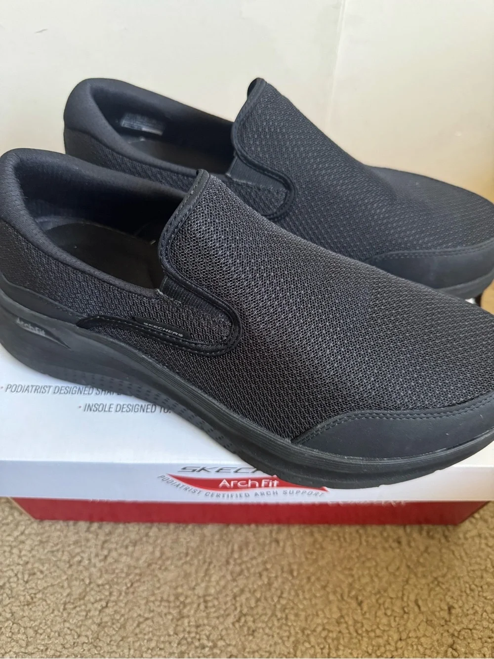 sketchers archfit